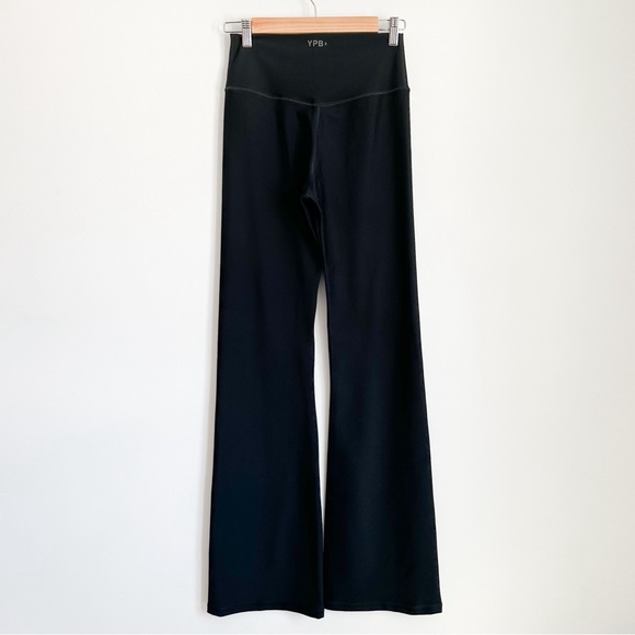 Abercrombie & Fitch YPB black flare leggings - Picture 3 of 5